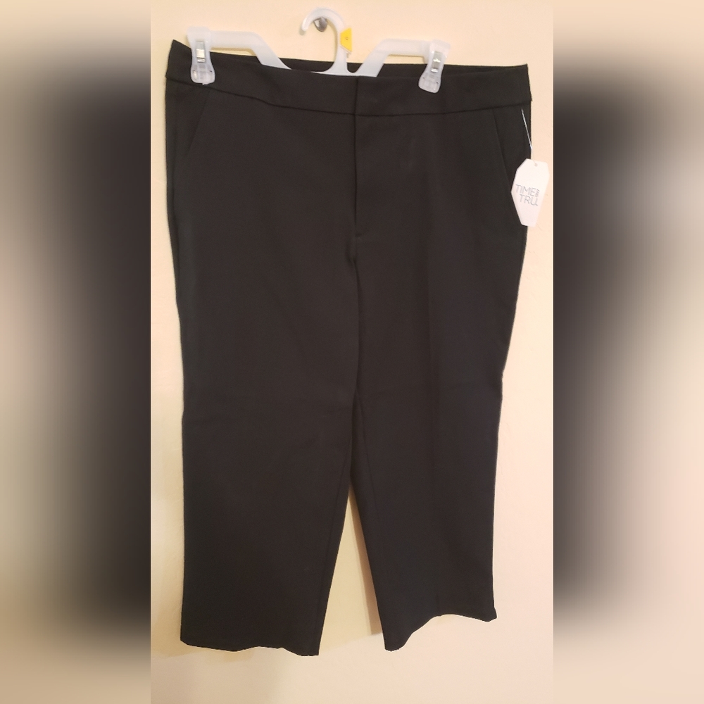NWT Time and Tru 4 Way Stretch Mid Rise Capri Pants size 12